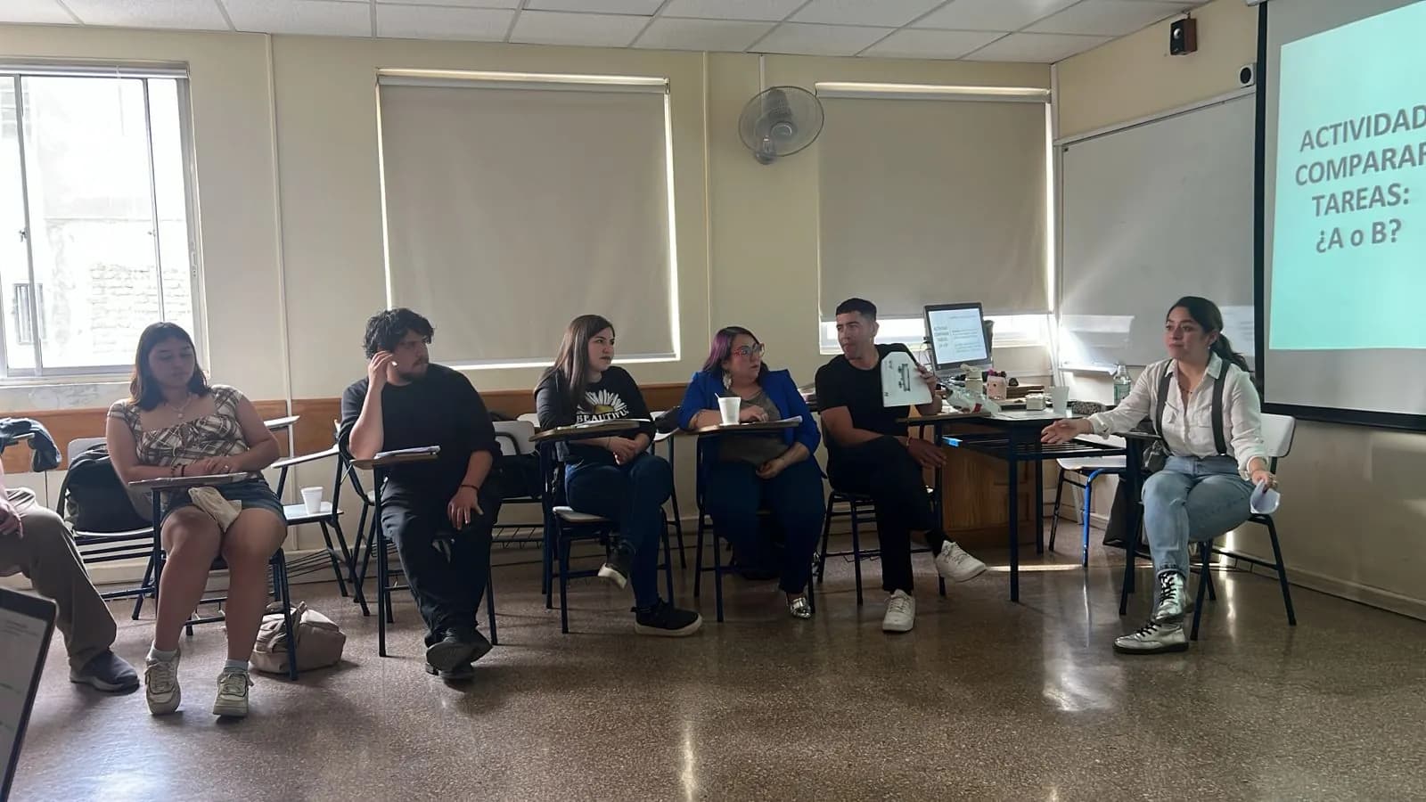 Docentes en ronda comparan dos tareas