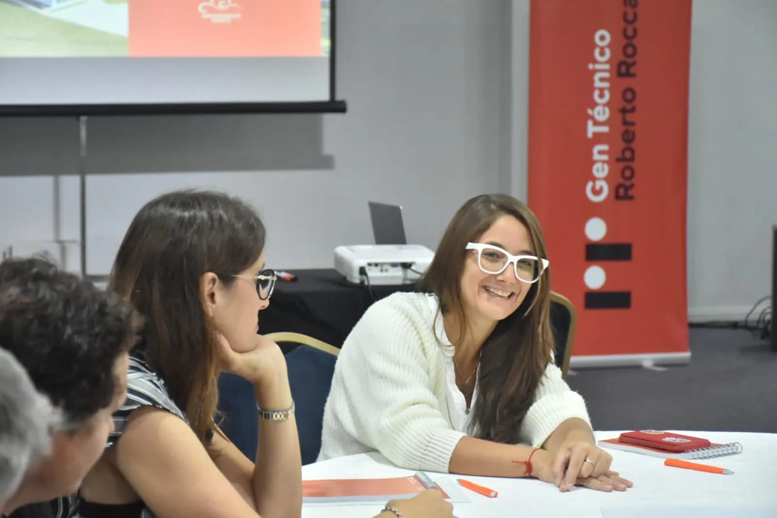 Docentes participando de una propuesta de Empoderamiento Docente